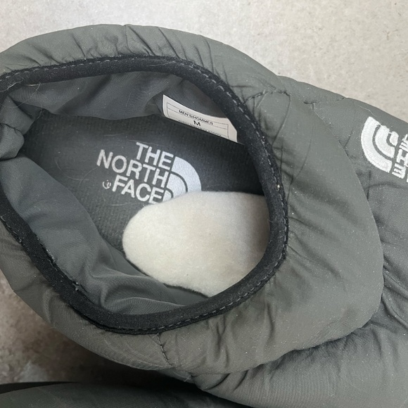 Never worn new North Face Slippers women's size 9-9.5 or Medium or mens 7-7.5 - Picture 5 of 5